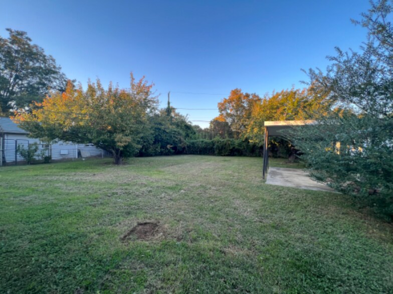 Building Photo - 2132 Martin St