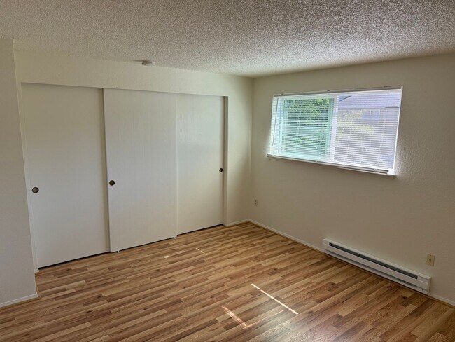 Building Photo - $200 Move in Credit! 1 Bedroom 1 Bath Uppe...