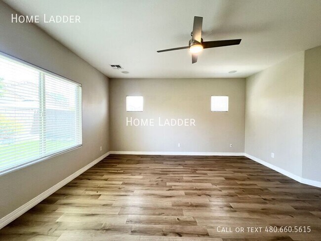 Building Photo - 2936 E Tonto Dr