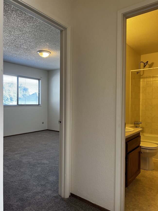 Building Photo - 2214 Myrtle Avenue