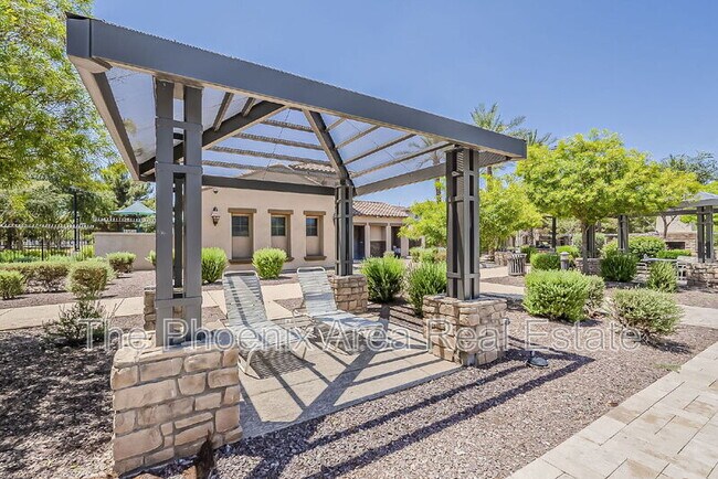 Building Photo - 885 S Osborn Ln