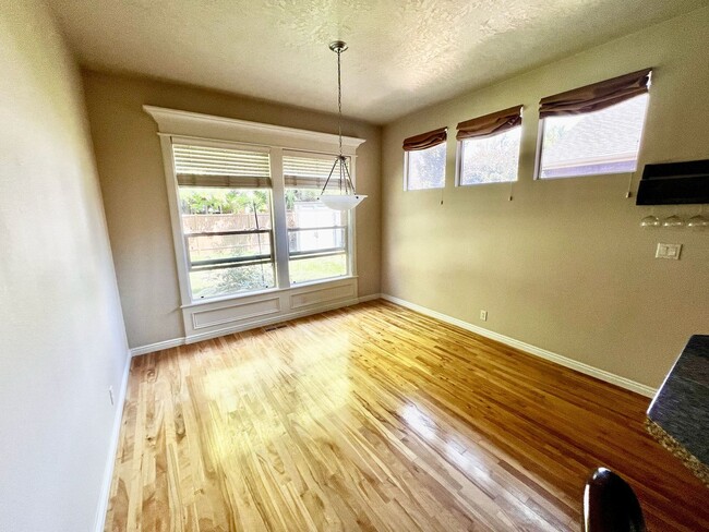 Building Photo - "Luxury Living: Stunning home with marble counter tops & Fireplace!"