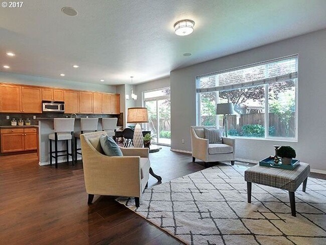 Building Photo - Beautiful 4 bedroom/2.5 bath Home in Newberg