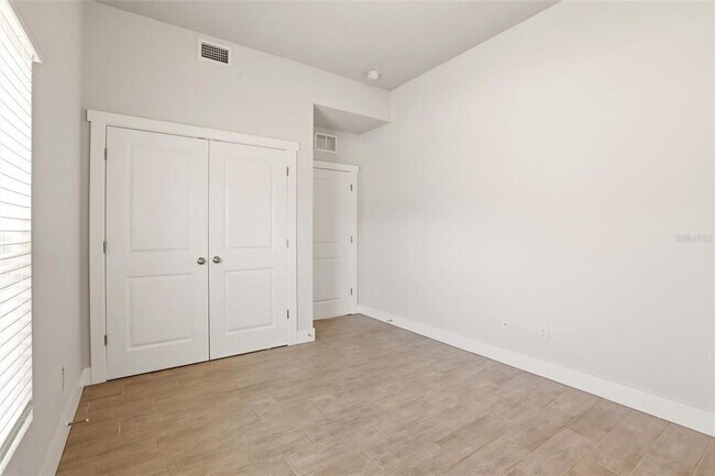 Building Photo - 870 Columbia St