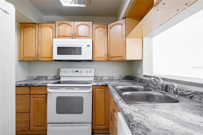 Building Photo - 1404 Northlake Dr