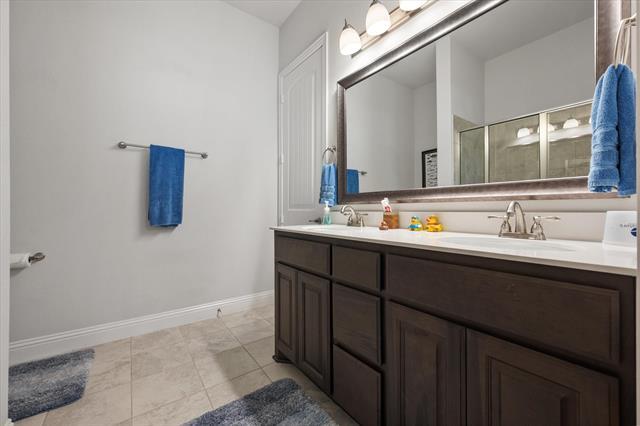 Building Photo - 2685 Venice Dr