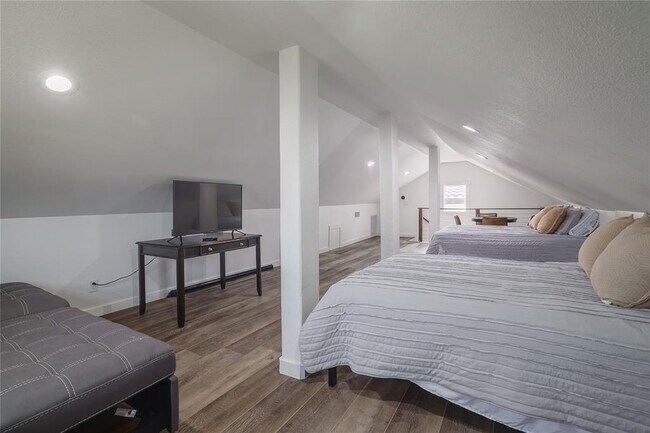 Building Photo - 1128 Thurman Bluff Dr