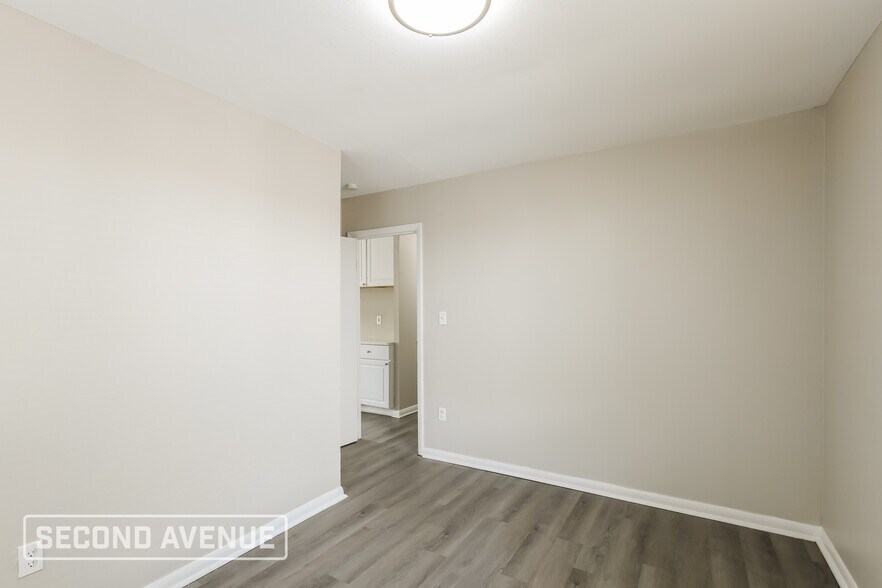 Building Photo - 9655 Manhattan Dr