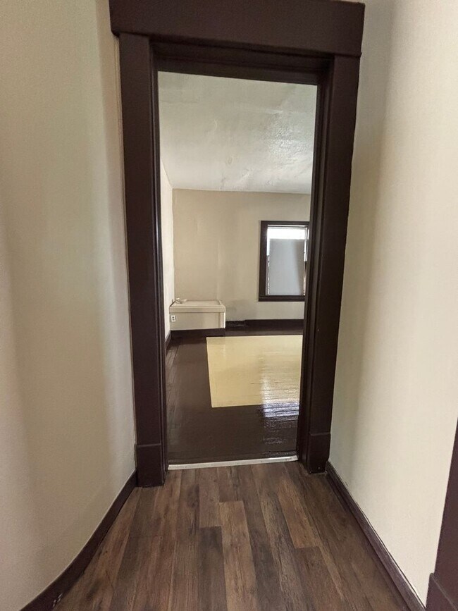 Building Photo - Newly Renovated 4 Bedroom Home