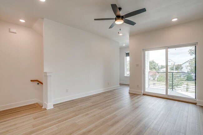 Building Photo - 2345 Benbrook Blvd