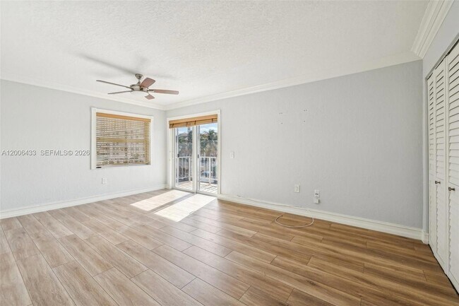 Building Photo - 3862 NE 171 St
