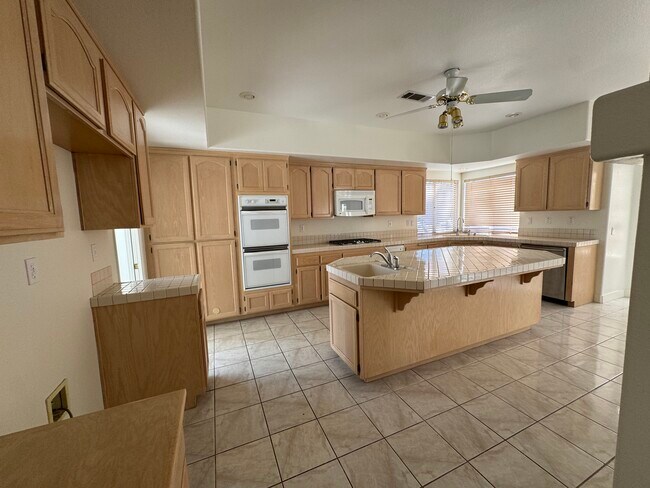 Building Photo - 22747 Pebblestone Dr