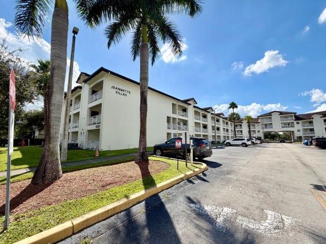 Building Photo - 11201 NW 89th St