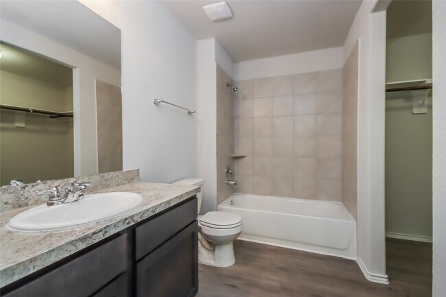 Building Photo - 2704 Atlas Dr