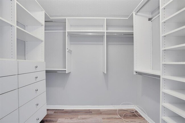 Building Photo - 15217 W Pond Woods Dr