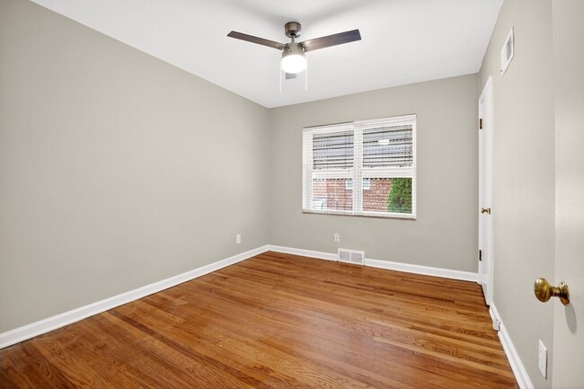 Building Photo - In awe of GARAGE ($1,495/mo)