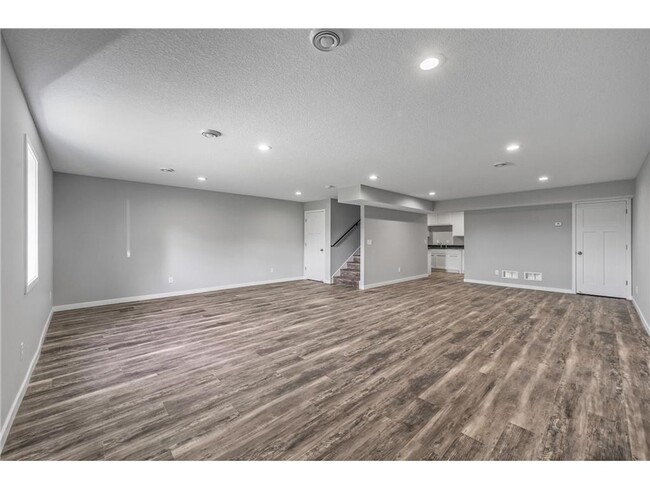 Building Photo - Rare 3 bed 4 bath no upgrade left out! 2 f...