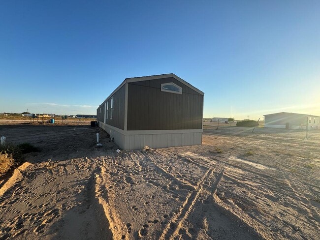 Building Photo - 14574 W 3rd St