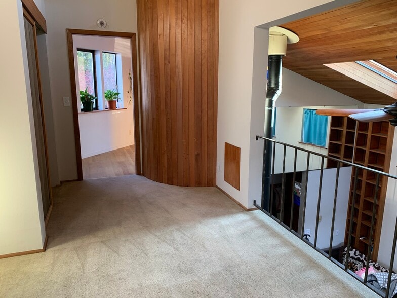 Building Photo - 2901 SE Oaks Park Way