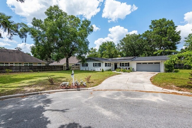 Building Photo - Beautiful 4/3 home With Attached Mother In...