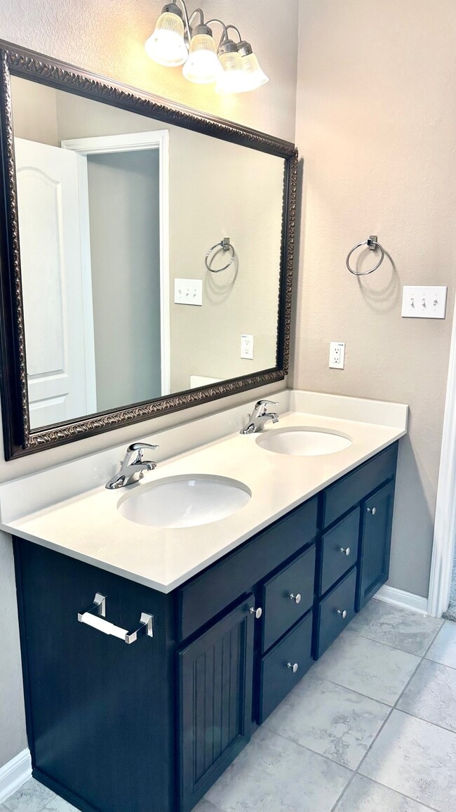 Building Photo - 2627 Hawthorn Park Ct