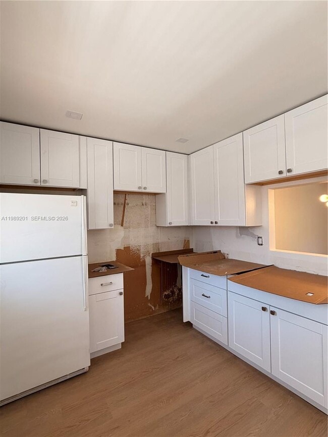 Building Photo - 218 NE 12th Ave