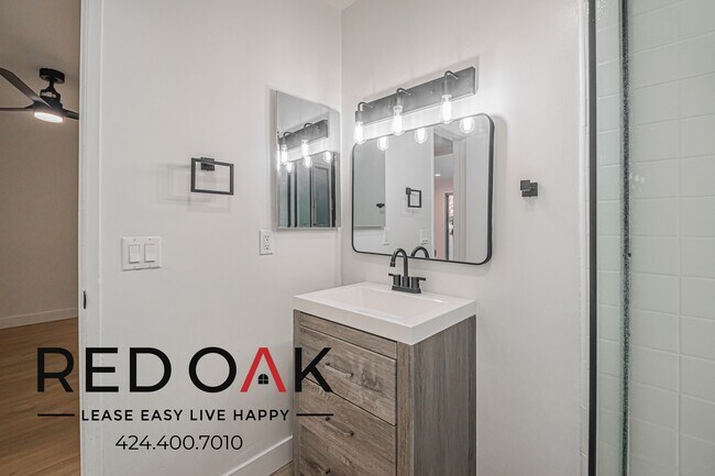 Building Photo - 426 S Venice Blvd