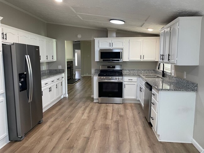 Building Photo - Beautiful 3 Bed, 2.5 Bath Home located in ...