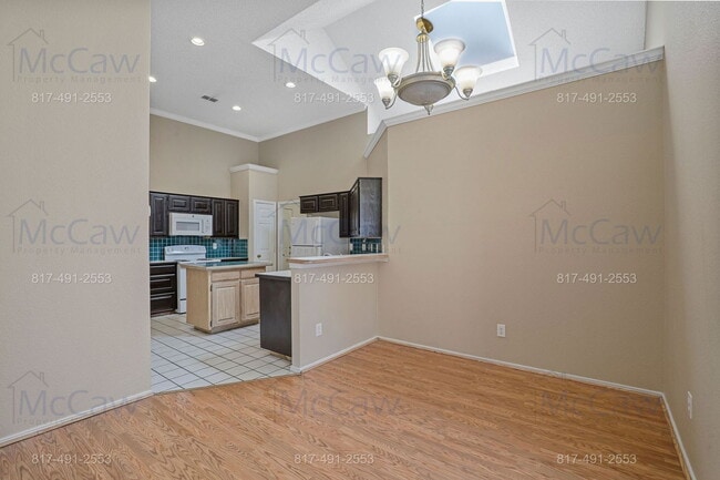 Building Photo - 2119 Amherst Dr