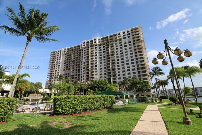 Building Photo - 18151 NE 31st Ct