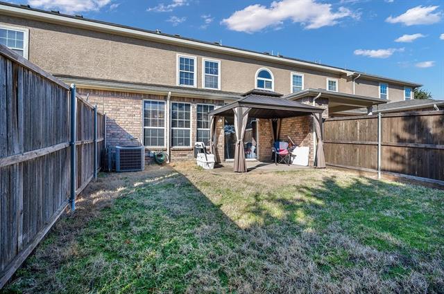 Building Photo - 5852 Clearwater Dr