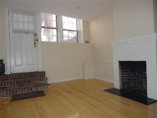 Building Photo - 53 Garden St