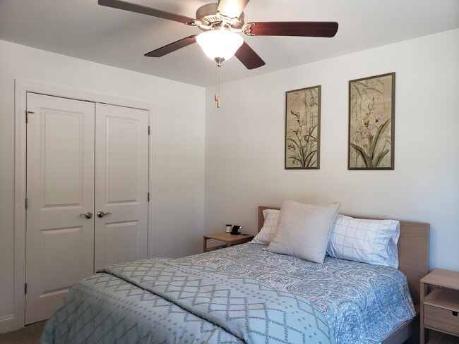 Building Photo - 500 Burgundy Dr