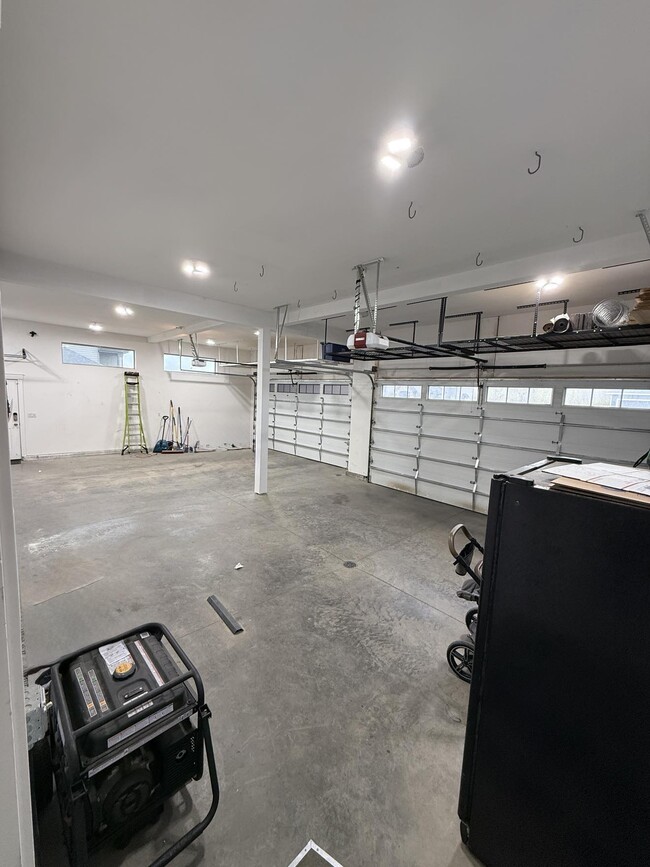 Building Photo - 5334 E Barn Cir
