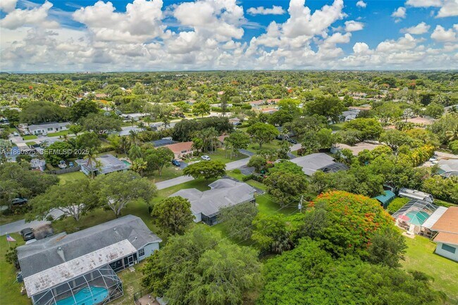 Building Photo - 17460 SW 85th Ave