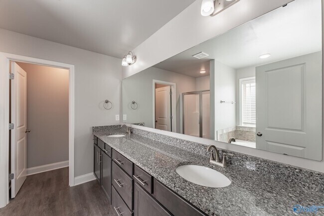 Building Photo - 119 Beaver Brook Pl