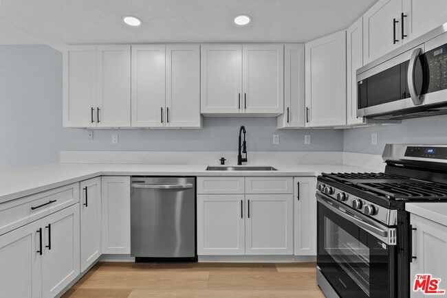 Building Photo - 18812 Vista Del Canon