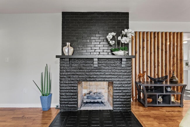 Building Photo - 1032 Algonquin Trail