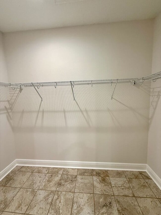 Building Photo - Gorgeous, Modern 2/2 Duplex in Orange City!