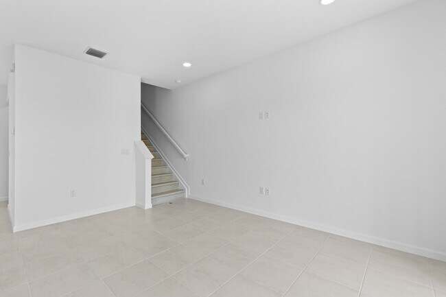 Building Photo - 4404 Longwood Lk Sq