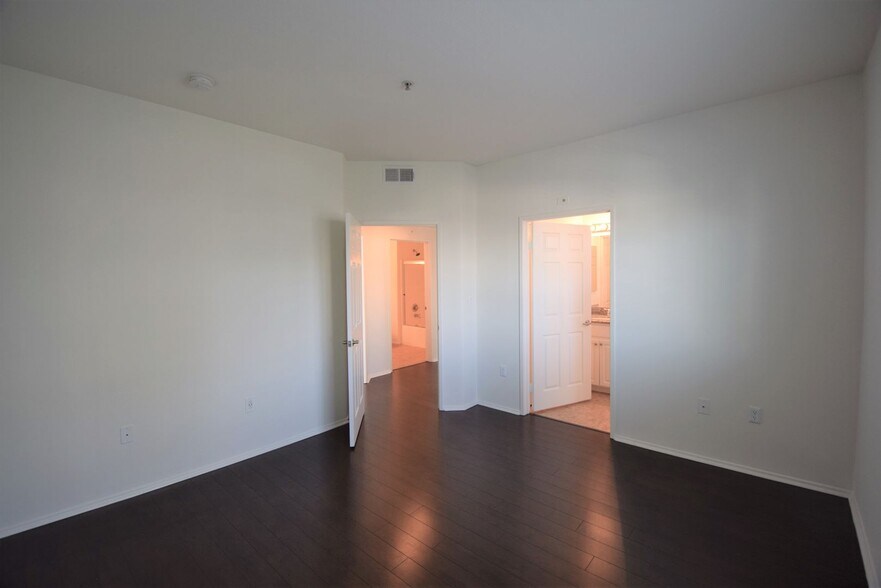 Building Photo - 5500 Bonner Ave
