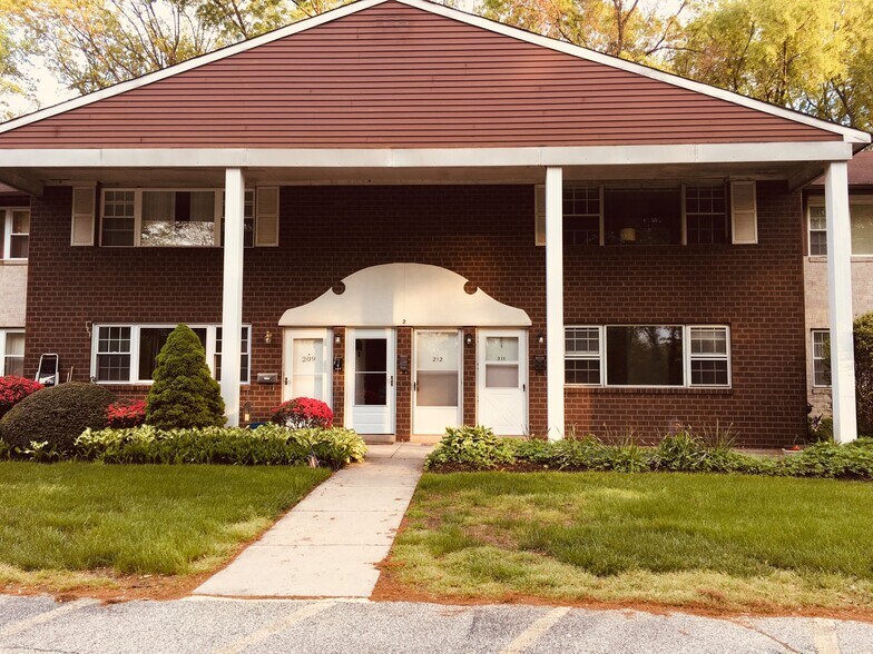 Building Photo - 810 N Forklanding Rd