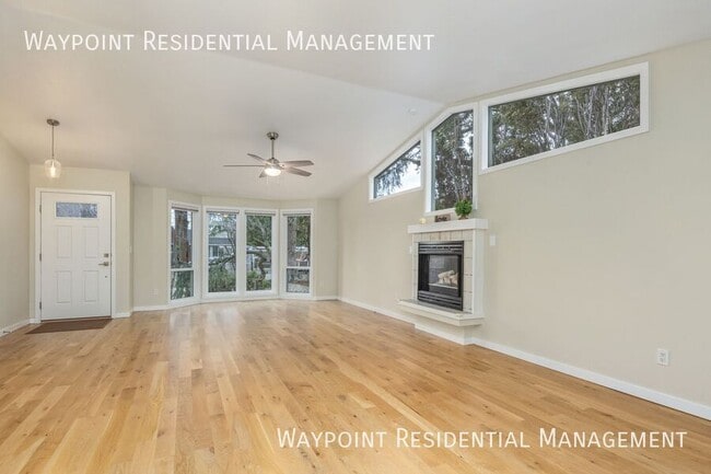 Building Photo - 4943 W Catalpa Dr