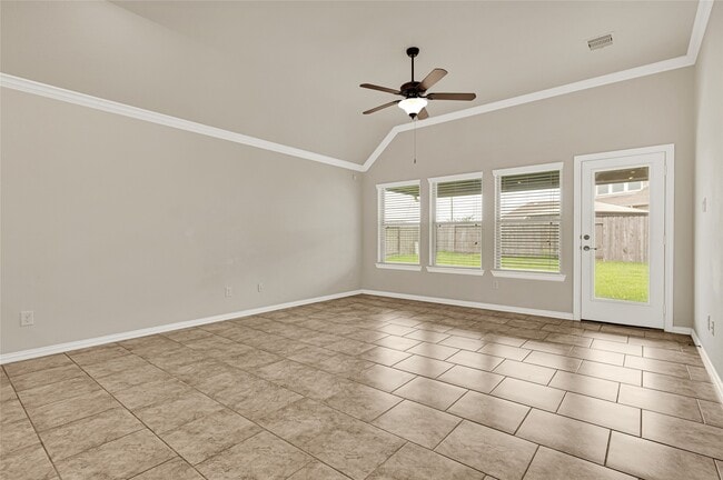 Building Photo - 2414 Willow Fall Ln