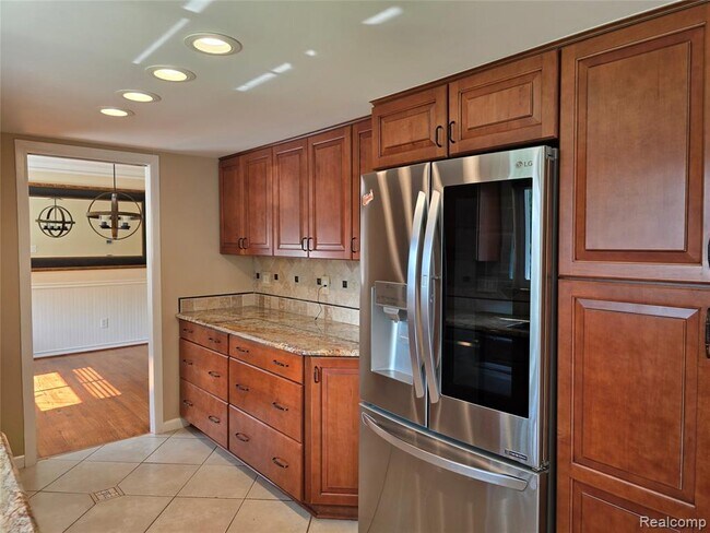Building Photo - 18041 Fairway