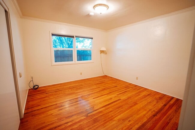 Building Photo - 1911 H St