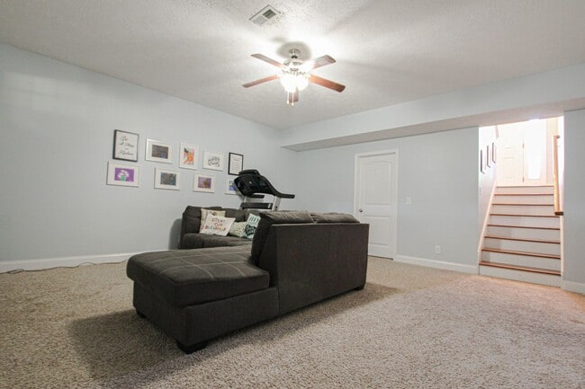 Building Photo - Pet Friendly Four Bedroom!