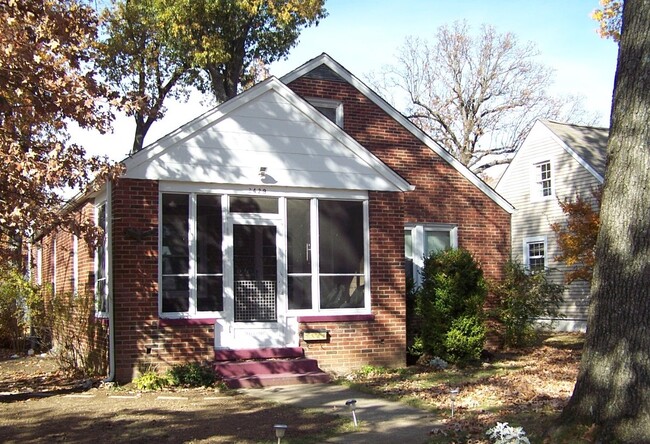 Building Photo - Furnished Two Bedrm, Brick Cottage in Mid-...
