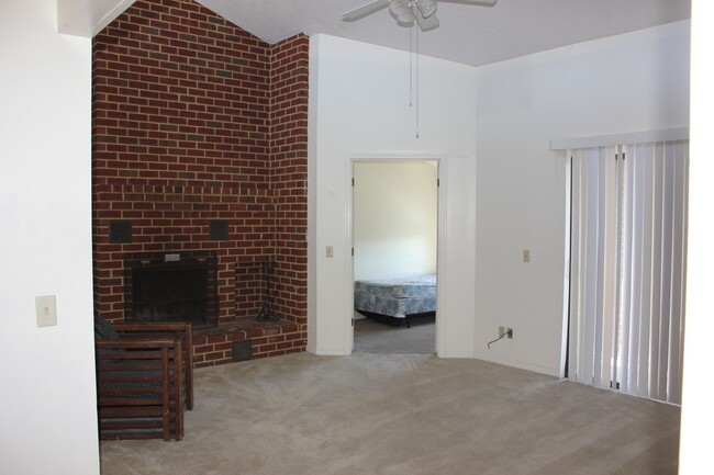 Building Photo - Two Bedroom Condo For Rent