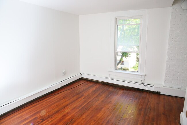 Building Photo - 16 Russell Street